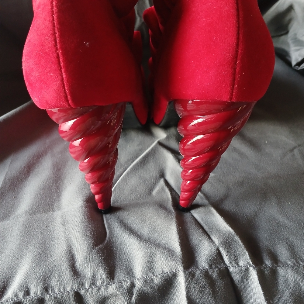Elegant Red Ruffle Heels - Picture 4 of 4